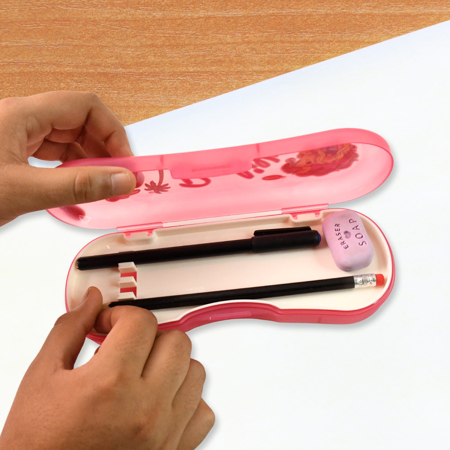 Cute Cartoon Printed Plastic Compass Box For Kids (1 Pc) Cute Cartoon Printed Plastic Compass Box For Kids (1 Pc)